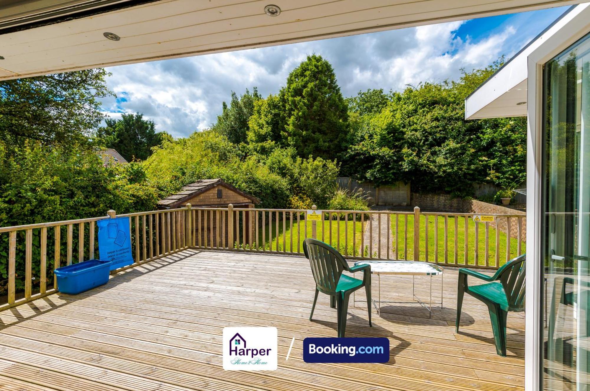Spacious Detached Bungalow By Harperletting Short Lets & Serviced Accommodation Buckely With Pool Table & Driveway Buckley Buitenkant foto