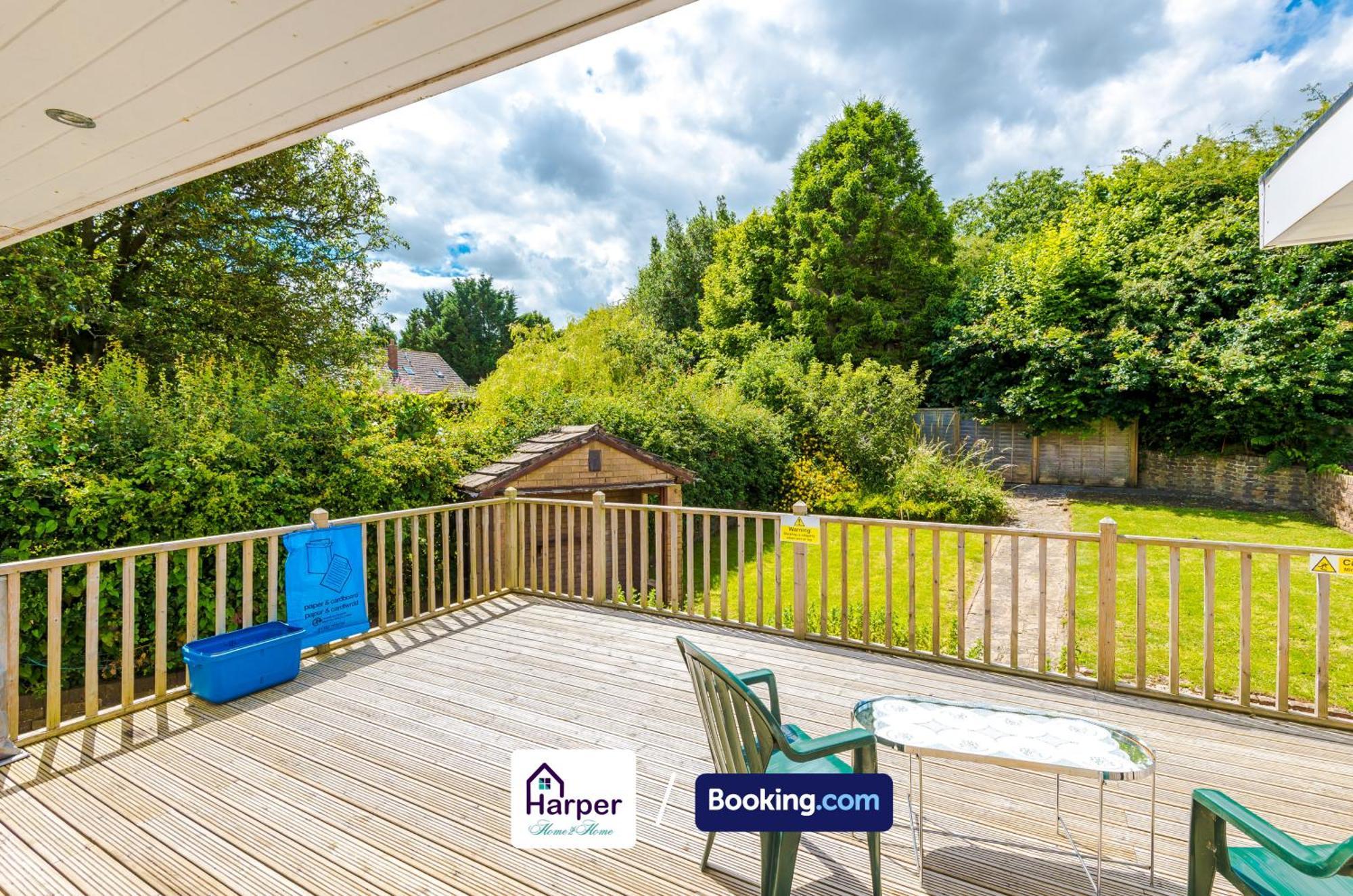 Spacious Detached Bungalow By Harperletting Short Lets & Serviced Accommodation Buckely With Pool Table & Driveway Buckley Buitenkant foto
