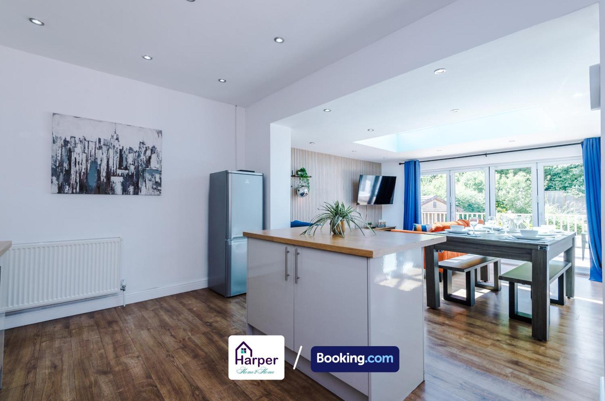 Spacious Detached Bungalow By Harperletting Short Lets & Serviced Accommodation Buckely With Pool Table & Driveway Buckley Buitenkant foto