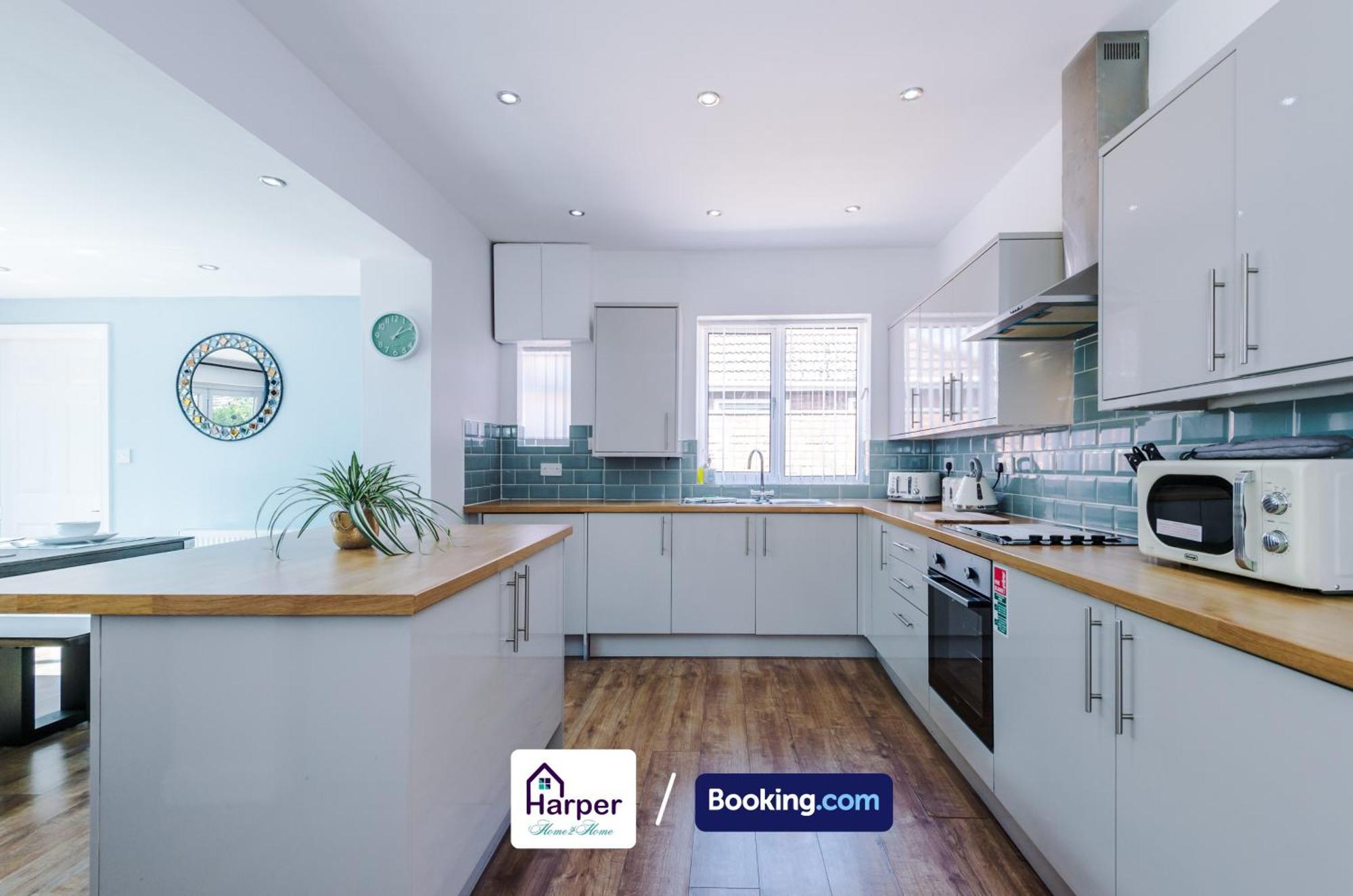Spacious Detached Bungalow By Harperletting Short Lets & Serviced Accommodation Buckely With Pool Table & Driveway Buckley Buitenkant foto