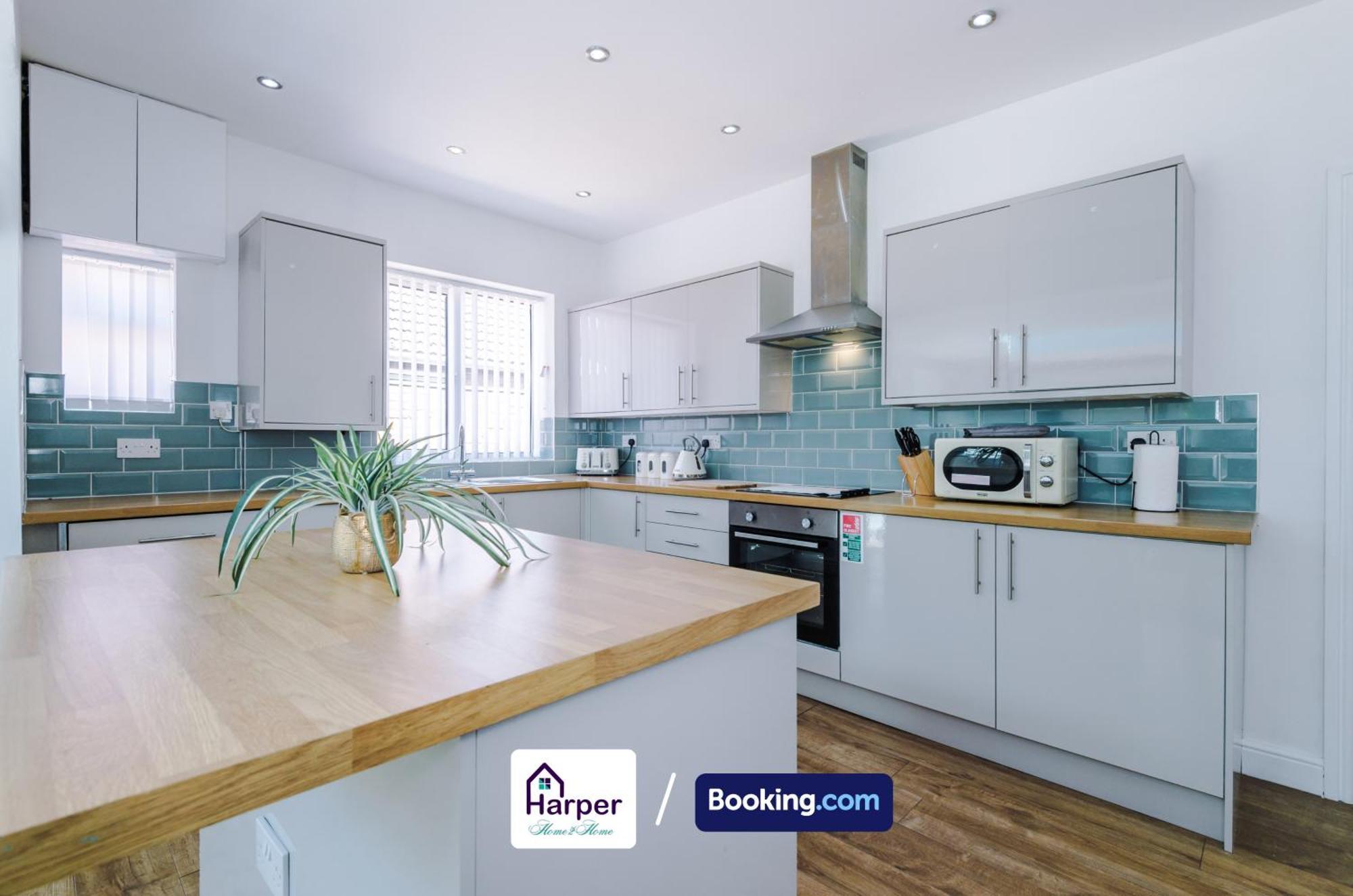 Spacious Detached Bungalow By Harperletting Short Lets & Serviced Accommodation Buckely With Pool Table & Driveway Buckley Buitenkant foto