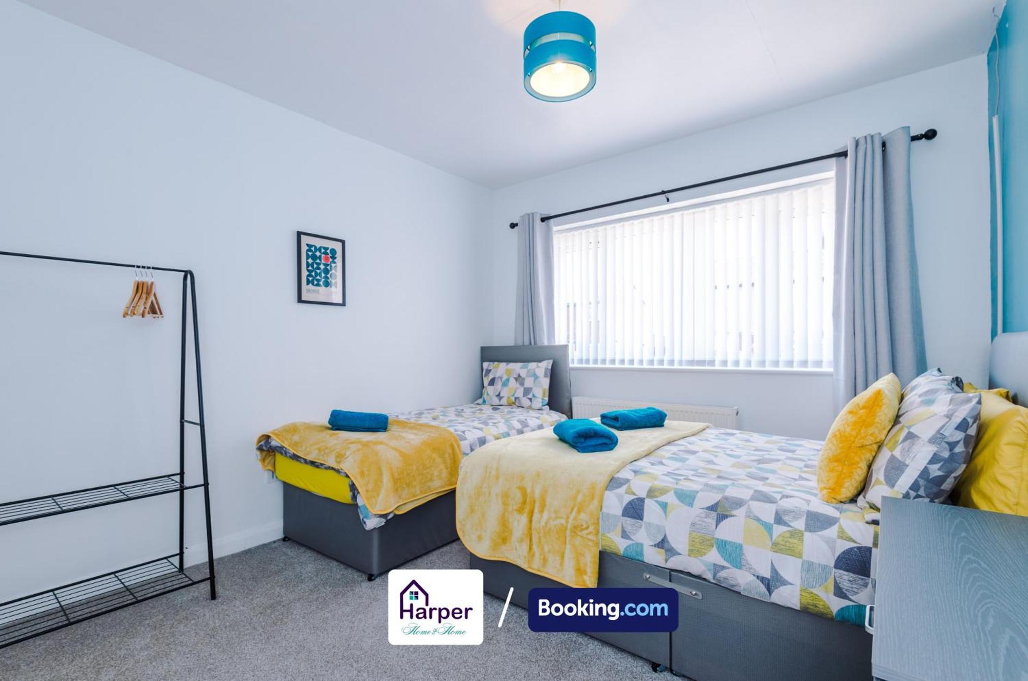 Spacious Detached Bungalow By Harperletting Short Lets & Serviced Accommodation Buckely With Pool Table & Driveway Buckley Buitenkant foto