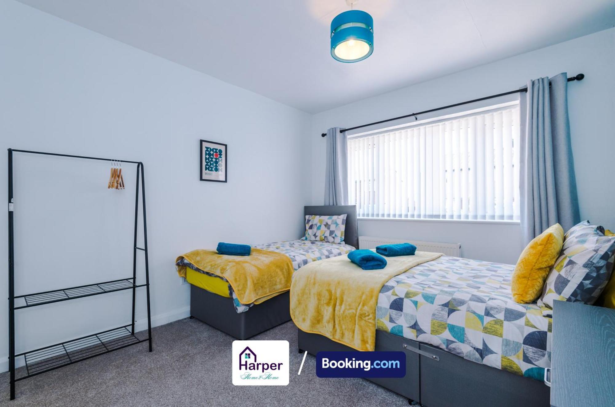 Spacious Detached Bungalow By Harperletting Short Lets & Serviced Accommodation Buckely With Pool Table & Driveway Buckley Buitenkant foto