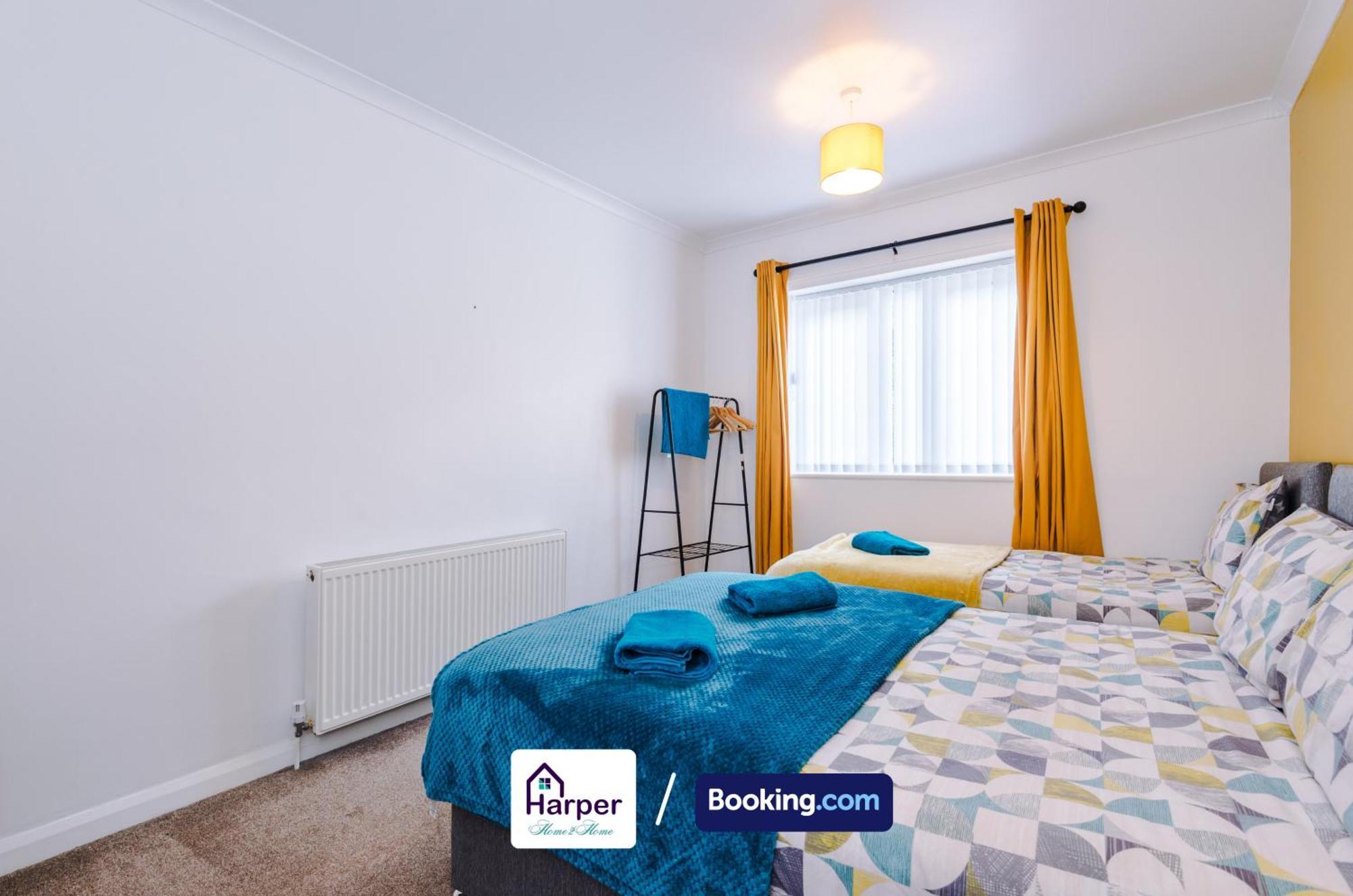 Spacious Detached Bungalow By Harperletting Short Lets & Serviced Accommodation Buckely With Pool Table & Driveway Buckley Buitenkant foto