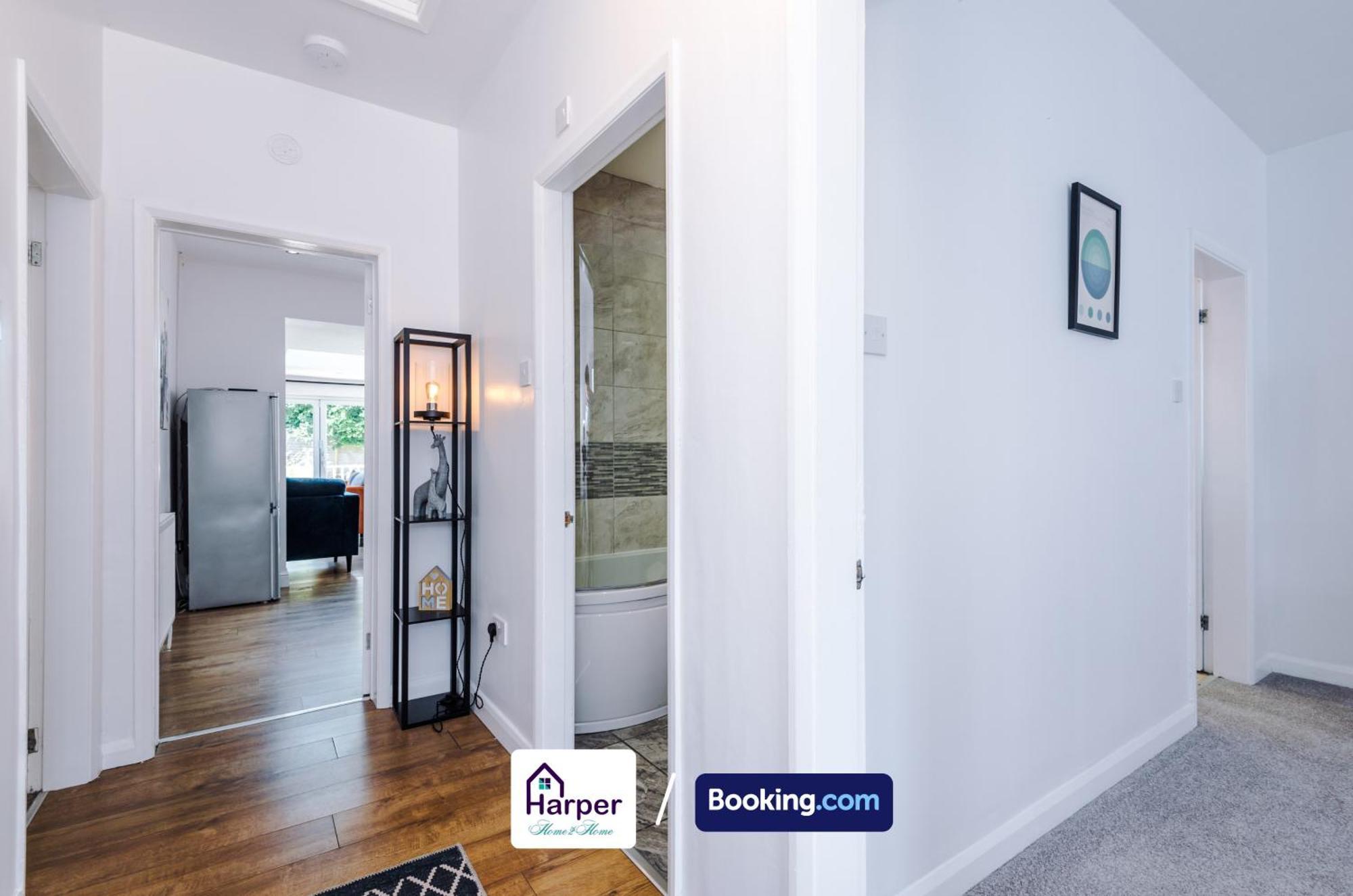 Spacious Detached Bungalow By Harperletting Short Lets & Serviced Accommodation Buckely With Pool Table & Driveway Buckley Buitenkant foto
