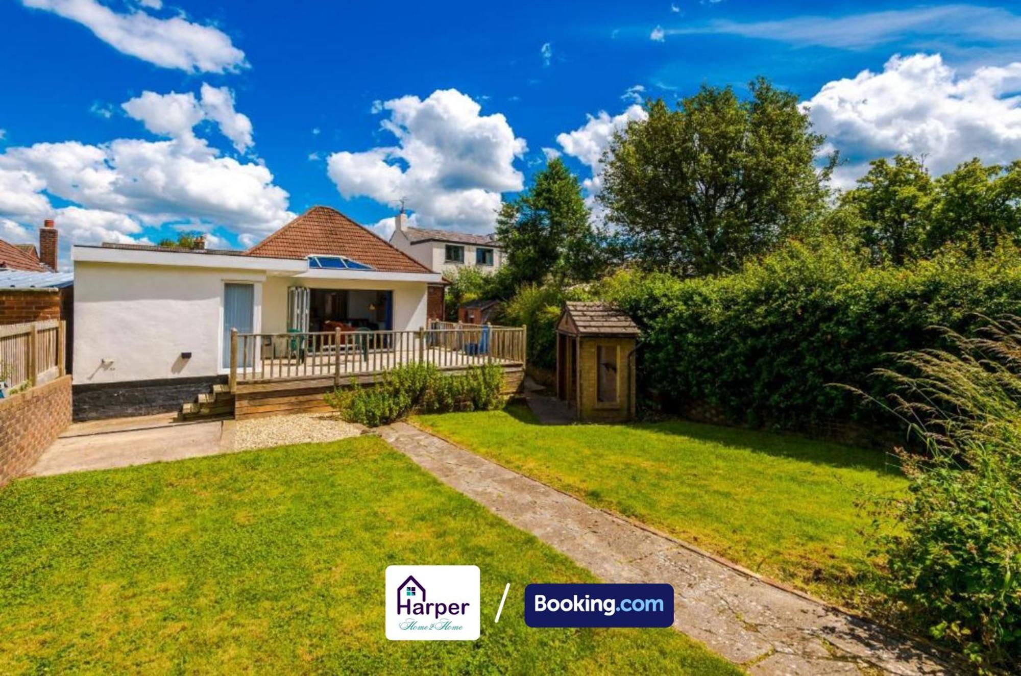 Spacious Detached Bungalow By Harperletting Short Lets & Serviced Accommodation Buckely With Pool Table & Driveway Buckley Buitenkant foto